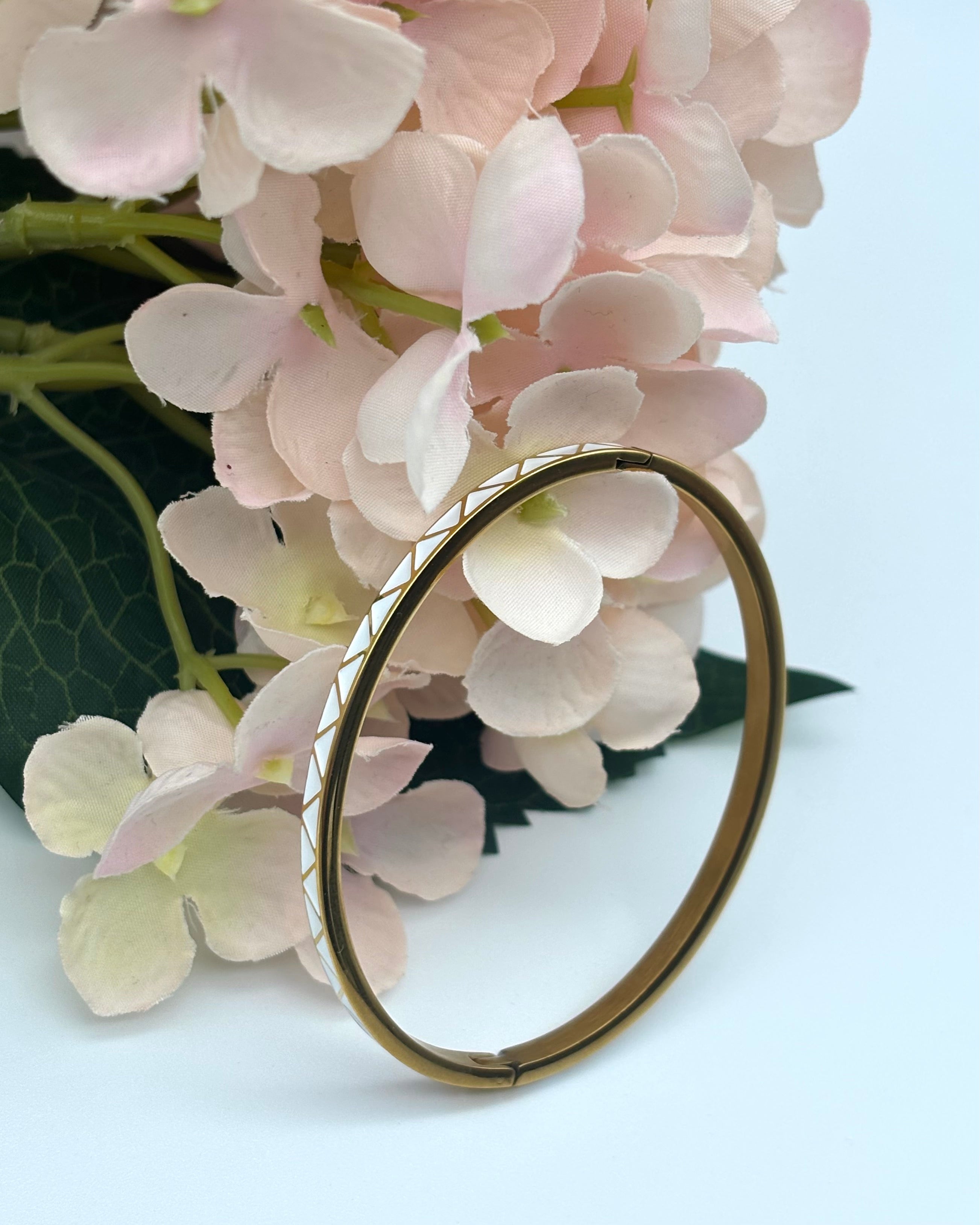 Paris Bangle - White/Gold Zig Zag