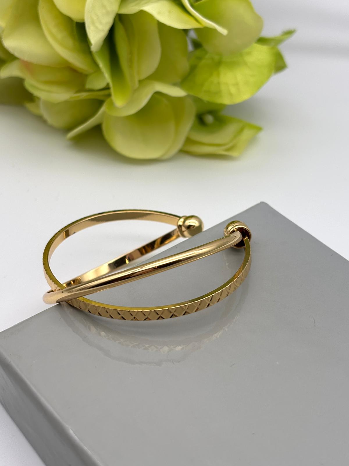 Romy Criss Cross Gold Bangle