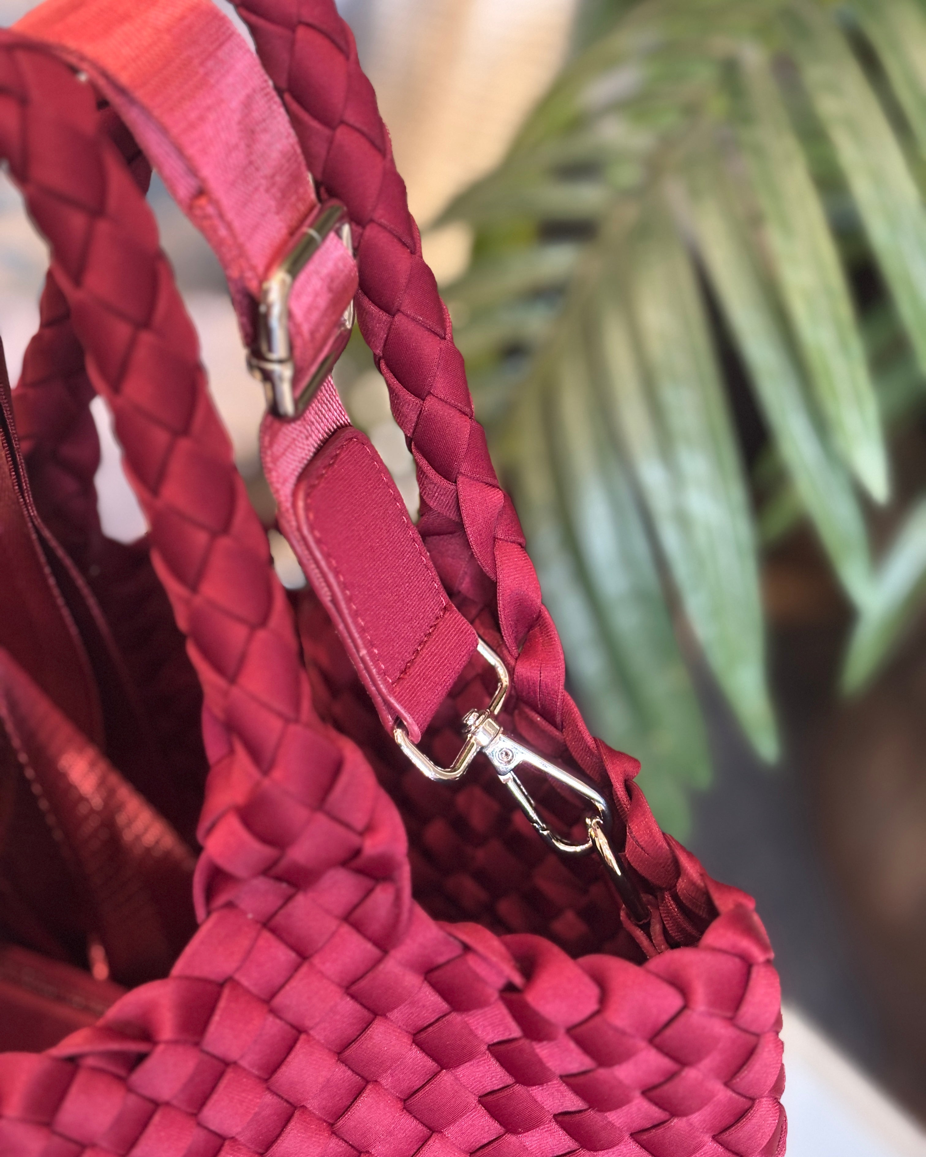 Riviera Woven Tote - Wine