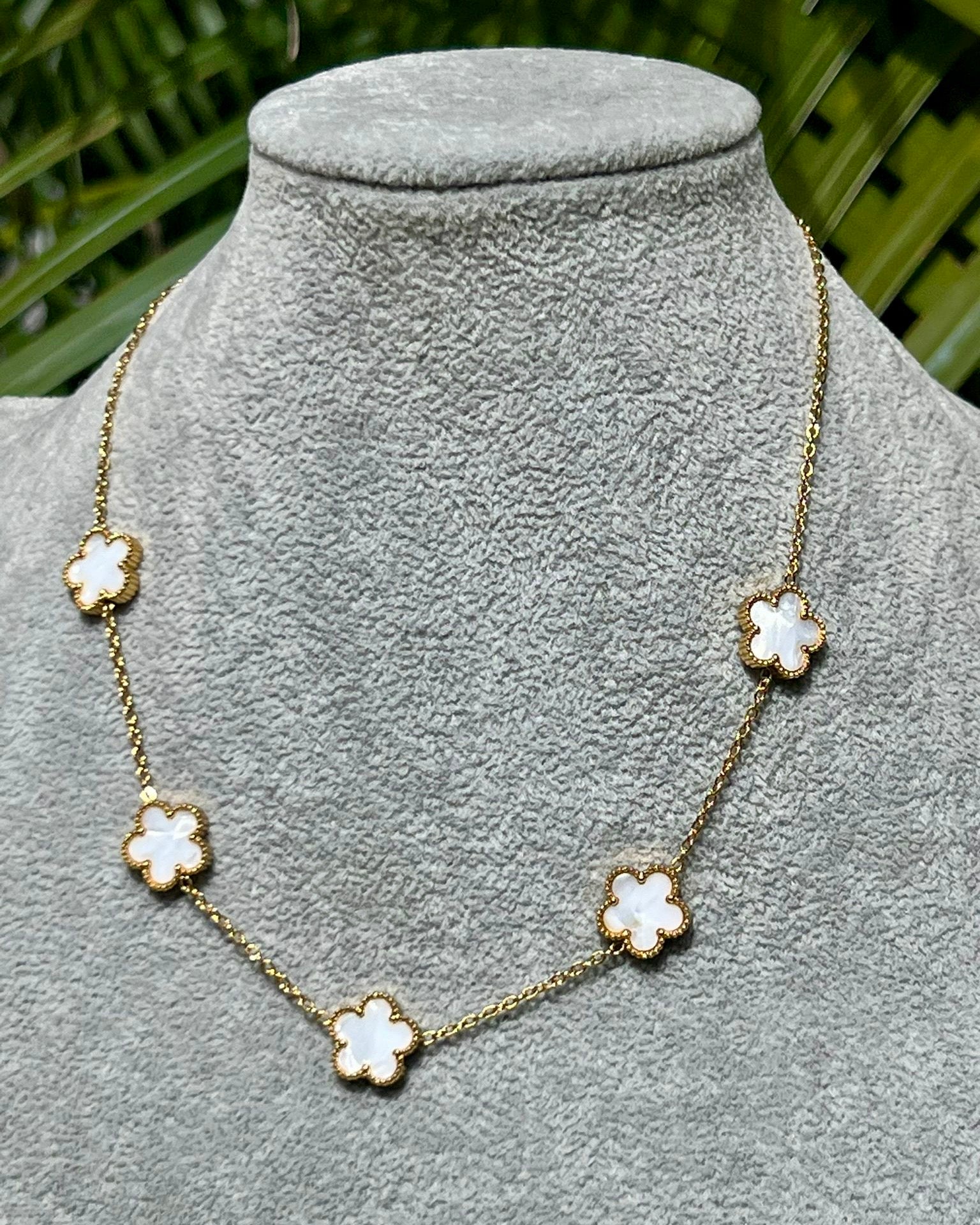 Taza Clove Necklace - White