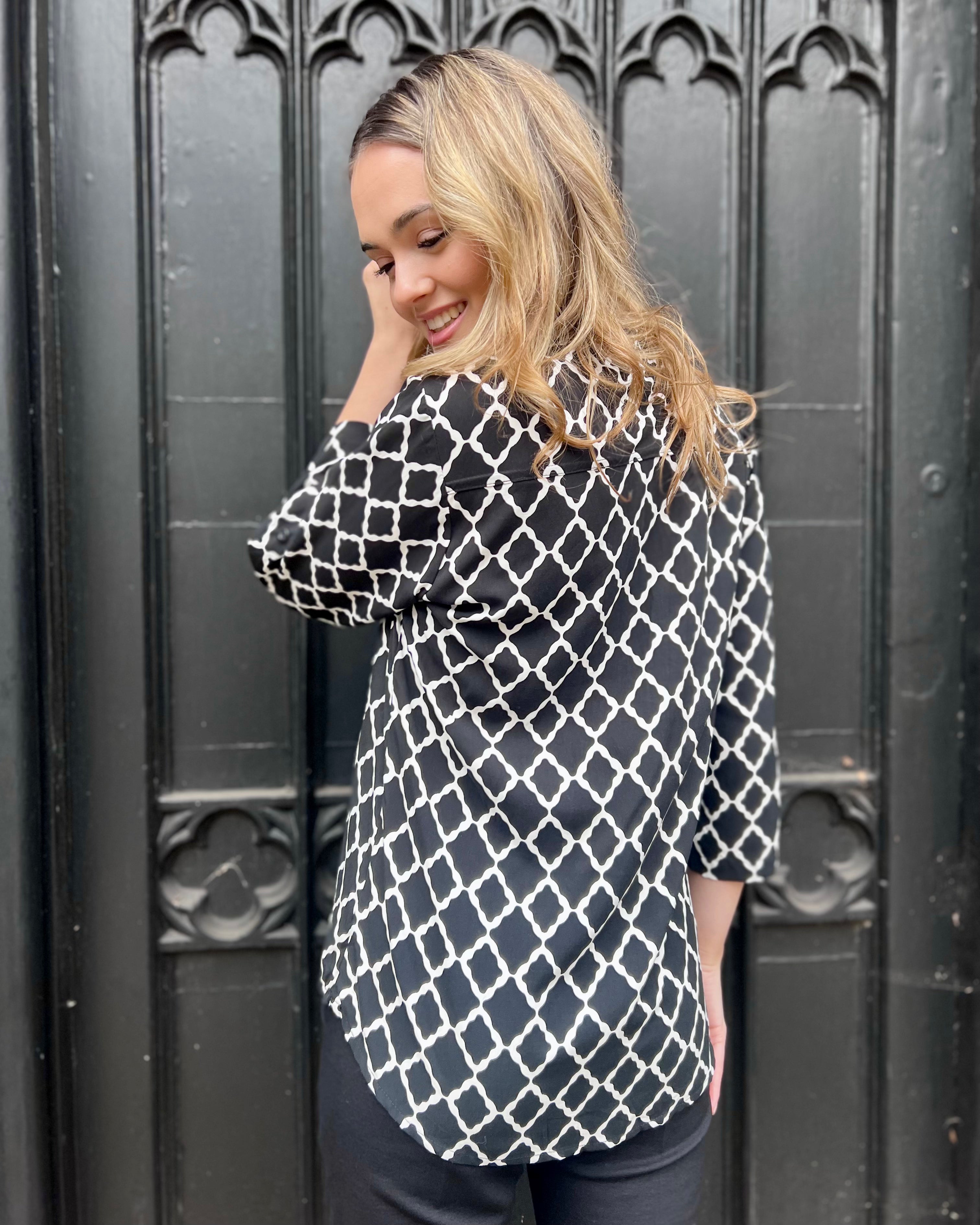Carlie Top - Black/White Marquis