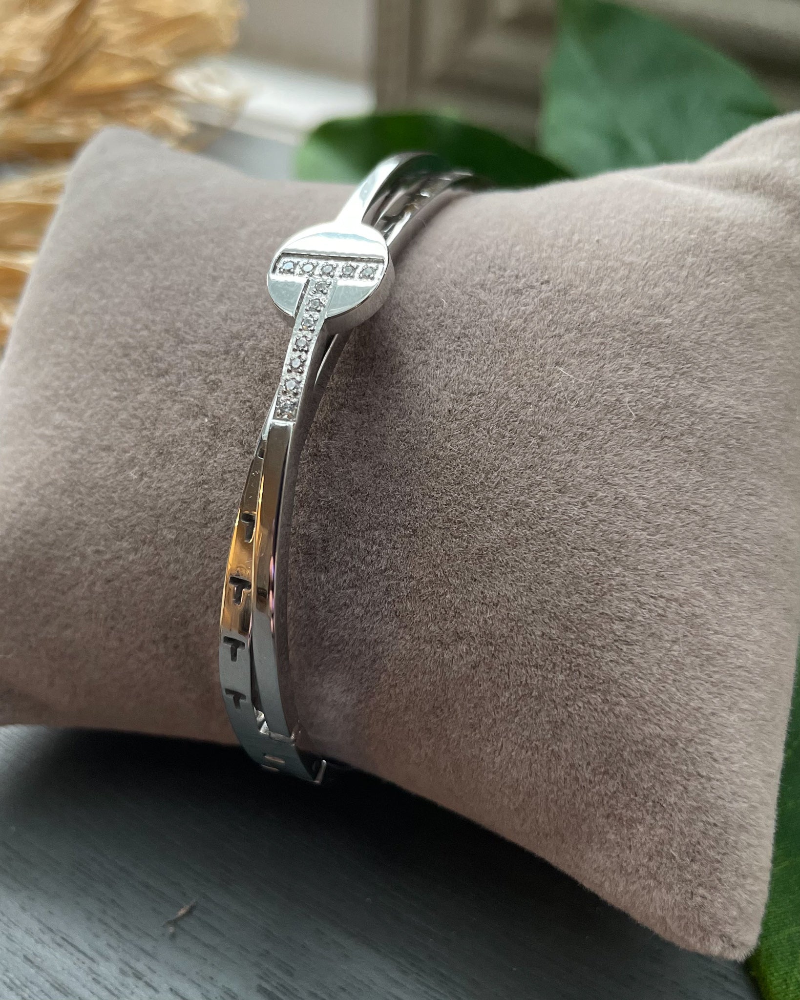 Paris Bangle - Diamanté T Design